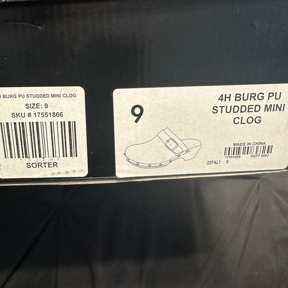 torrid Red and Brown Clogs - Picture 4 of 4